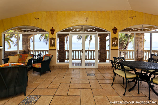 Casa Playa Living and Dining Area